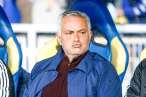 Favorito para assumir o Real Madrid, Mourinho pede 5 reforços