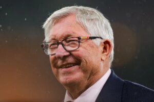 Ídolo do United, Ferguson passa mal em Old Trafford e é hospitalizado