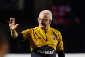 Dorival Júnior demonstra incômodo com irregularidade do São Paulo