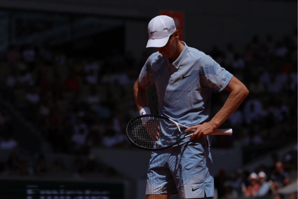 Sinner revela que se sentiu mal antes de derrota em Roland Garros