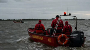 Barco naufraga e pescadores desaparecem no Rio Grande do Sul