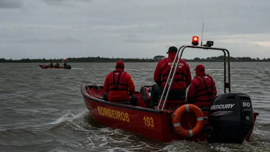 Barco naufraga e pescadores desaparecem no Rio Grande do Sul