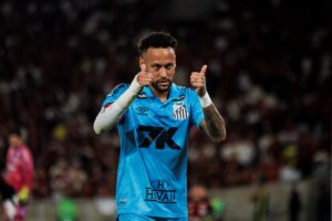 Neymar ironiza pergunta sobre lesão na panturrilha: "Problema do quê?"