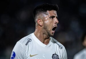 Vasco sai na frente, mas perde de virada para o Olímpia