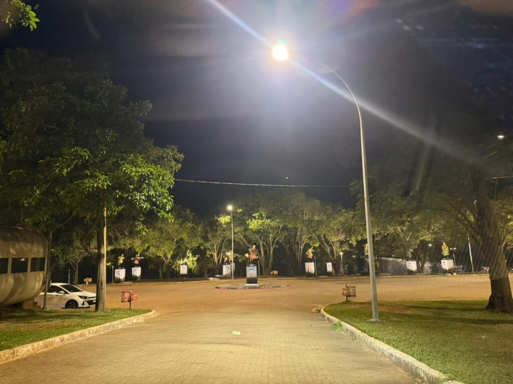 Modernização de iluminação beneficia Praça dos Orixás em Brasília