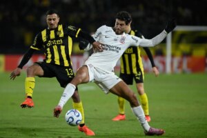 No Uruguai, Corinthians e Peñarol empatam em 1 x 1 pela Libertadores