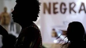 Médica denuncia racismo ao ser apontada como suspeita de furto em shopping de Goiânia
