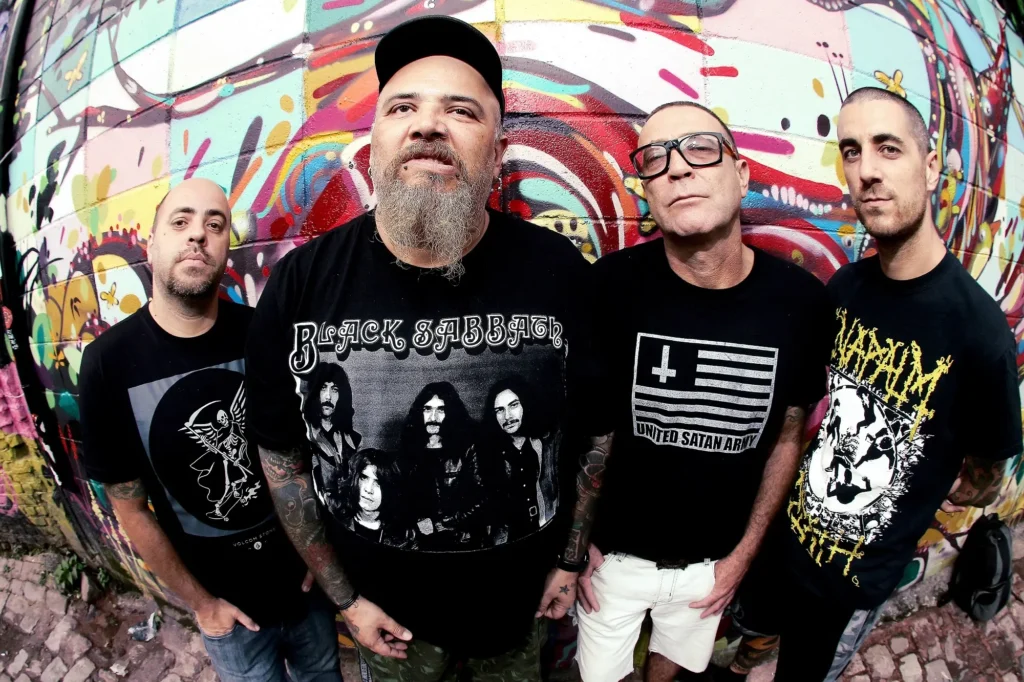 Circuito Underground em Goiânia com show do Ratos de Porão