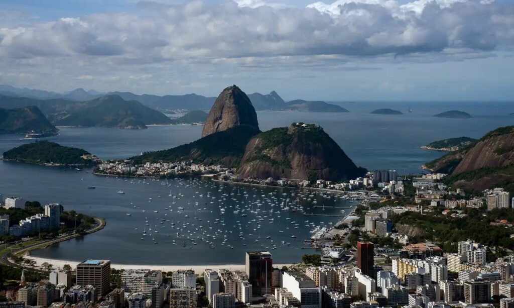 Desembargador prega neutralidade política no Rio, mas é capitalizado por Paes e vira alvo de Castro