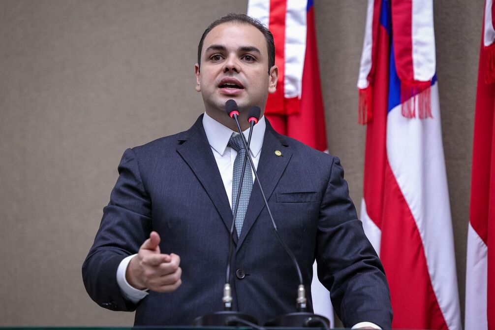 Deputados estaduais do Amazonas elegem Roberto Cidade para mandato-tampão como governador