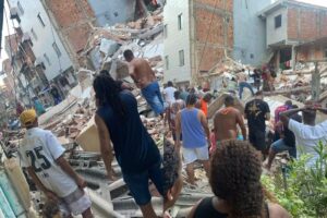 Sobe para três o número de mortos em desabamento de edifício em Salvador