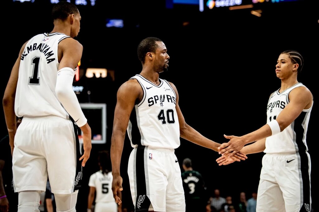 Spurs vencem Wolves e Knicks estão a uma vitória da classificação