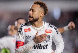 Neymar marca, Santos vence Bragantino no Brasileirão e alivia pressão