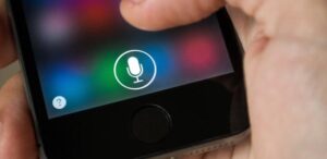 Apple paga US$ 250 mi em acordo por propaganda de Siri com IA