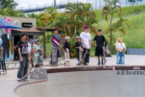 Evento em pista de skate reúne rock, punk, jazz e arte urbana