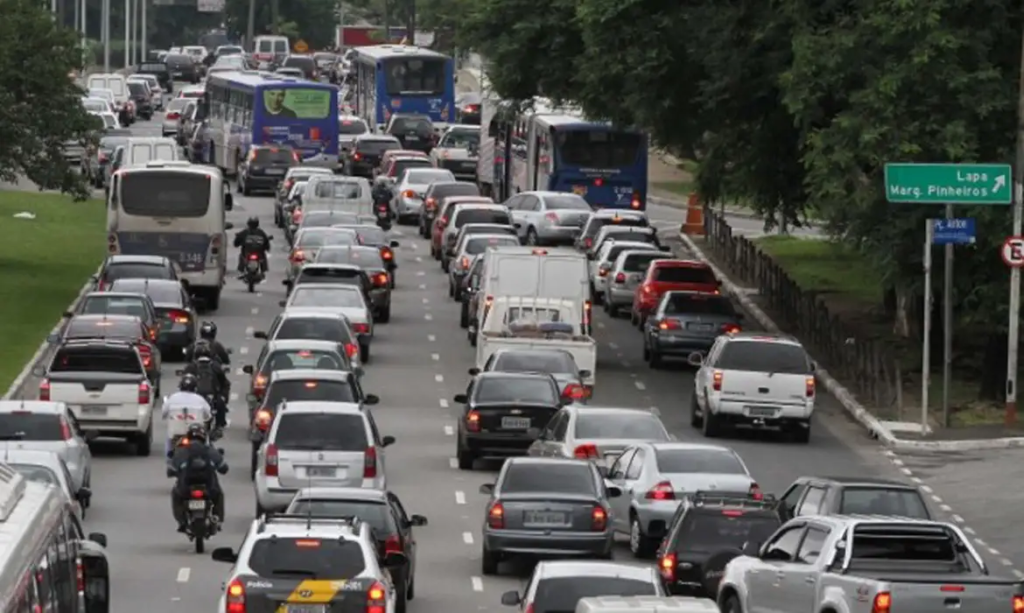 Comissão aprova faixas exclusivas para motos em vias urbanas