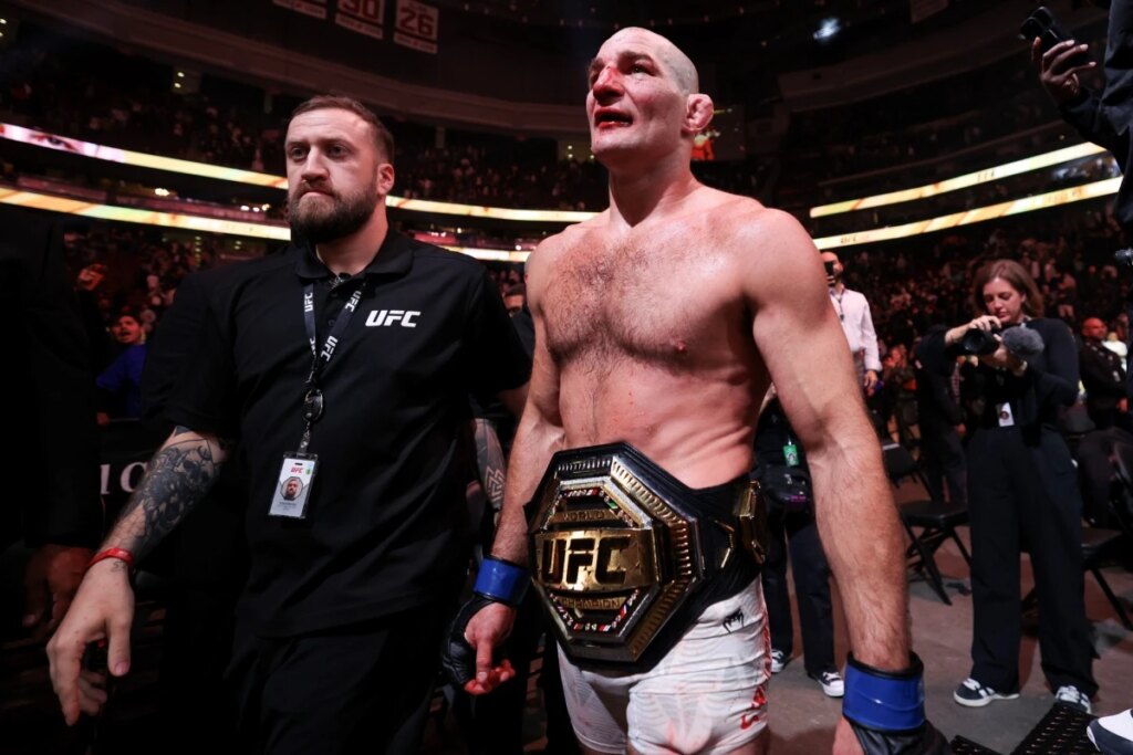 UFC: Strickland vence Chimaev e conquista cinturão dos médios