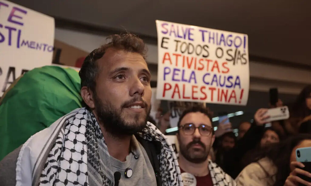 Israel interroga ativista brasileiro detido em flotilha para Gaza
