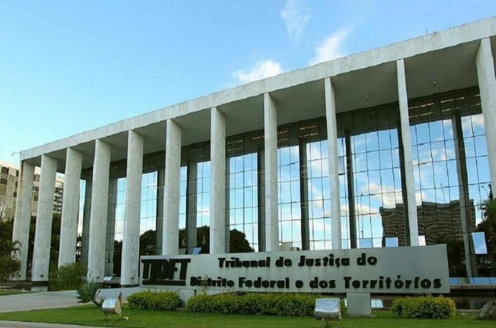 TJDFT mantém condenação da Tam por retirada de passageiras de voo