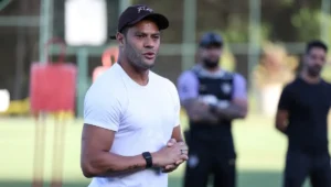 Hulk se despede do Atlético-MG e dos ex-companheiros em discurso emocionado