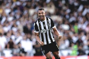 Com gol de Vitor Hugo, Atlético bate Vasco antes da pausa do Brasileiro