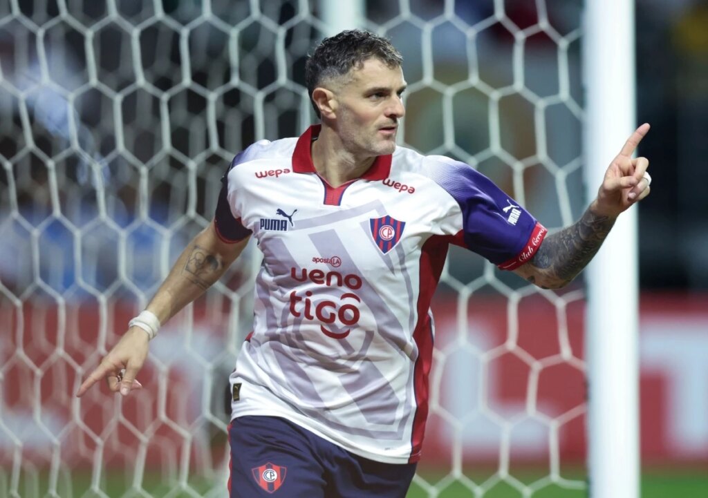 Cerro Porteño vence Palmeiras pela Libertadores com gol de Vegetti