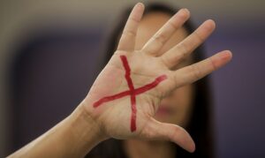 Feminicídios em SP atingem novo recorde e sobem 41% no trimestre; homicídios, roubos e furtos caem