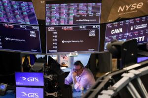 Bolsas de NY fecham em alta com otimismo no Oriente Médio; S&P 500 e Nasdaq renovam recordes