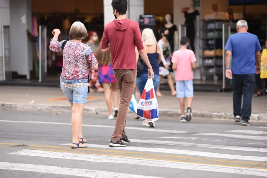 Lojistas de Goiânia cortam impostos e oferecem descontos de até 70% na quinta-feira (28/5)