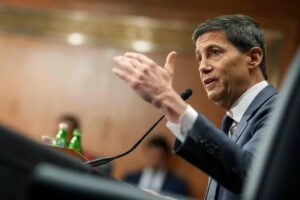 Trump dará posse a Kevin Warsh como novo presidente do Fed nesta sexta-feira, 22
