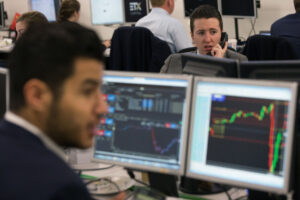 Bolsas da Europa fecham em queda pressionadas por nova escalada de tensões entre EUA e Irã