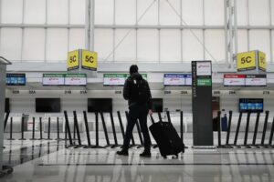 UE proibirá companhias aéreas de cobrar de pais para sentarem ao lado dos filhos