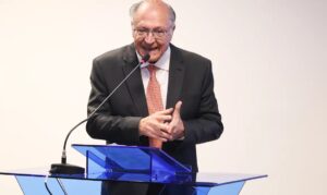 Alckmin defende retomada da Transnordestina no trecho de Suape