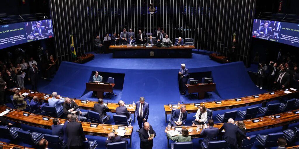 PEC pelo fim da escala 6x1 aguarda tramitação no Senado