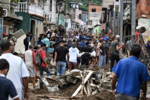 Busca desesperada por sobreviventes na Venezuela após terremotos que deixaram 164 mortos