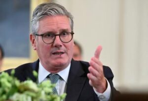 Starmer é pressionado por aliados a dar data para sair do cargo de premiê do Reino Unido, diz imprensa