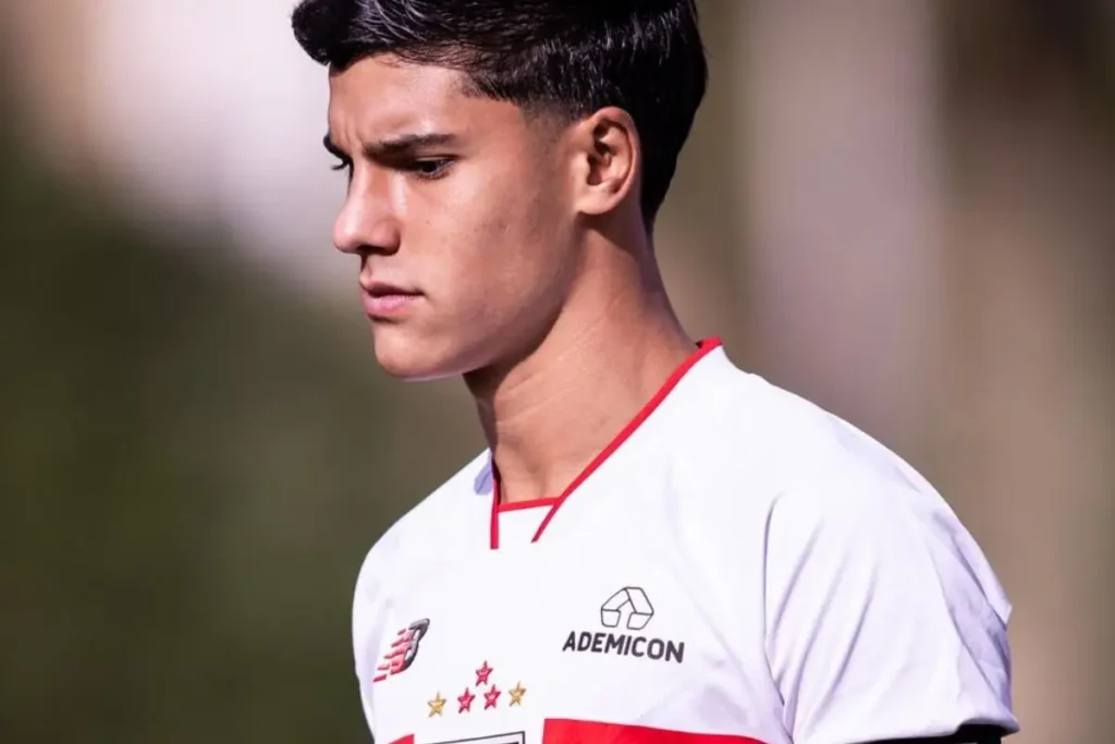 Suíça monta estratégia para 'seduzir' lateral do São Paulo;