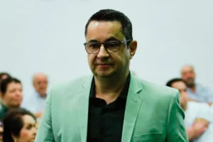 Organizada do Goiás pede saída de Guidão e marca protesto