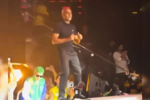 Romário dança em boate de Miami após vitória do Brasil