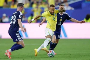 Neymar ganhou pontos com Ancelotti, diz jornal espanhol