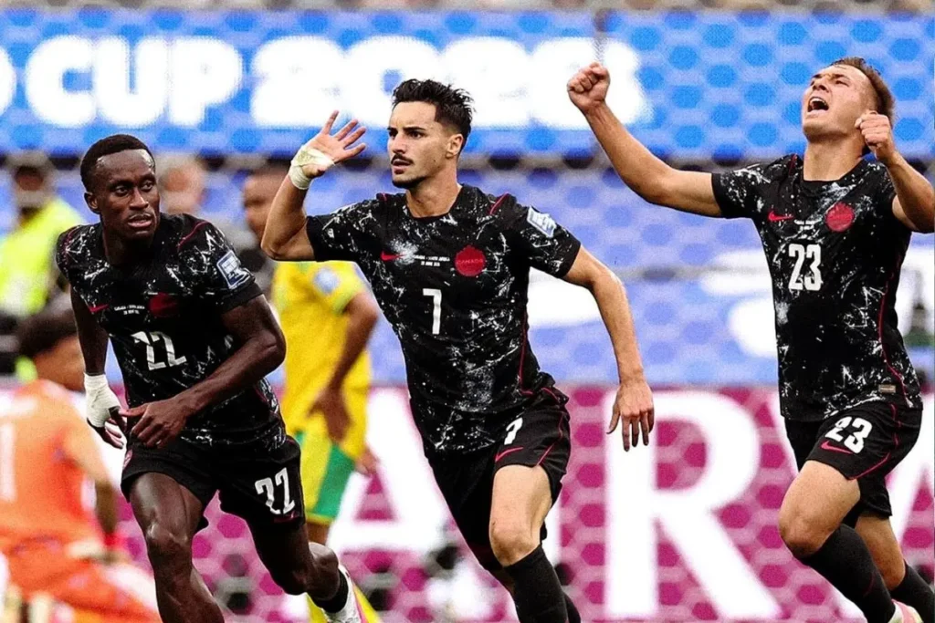 Canadá vence África do Sul e avança na Copa