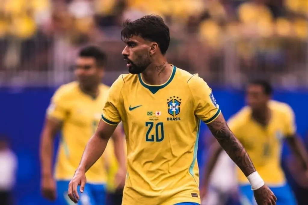 Lucas Paquetá sai mancando de campo