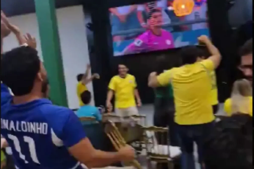 Brasileiros comemoram eliminação da Alemanha; vídeos