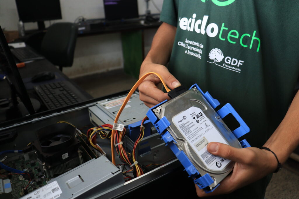 Reciclotech vira lei no DF e amplia inclusão digital