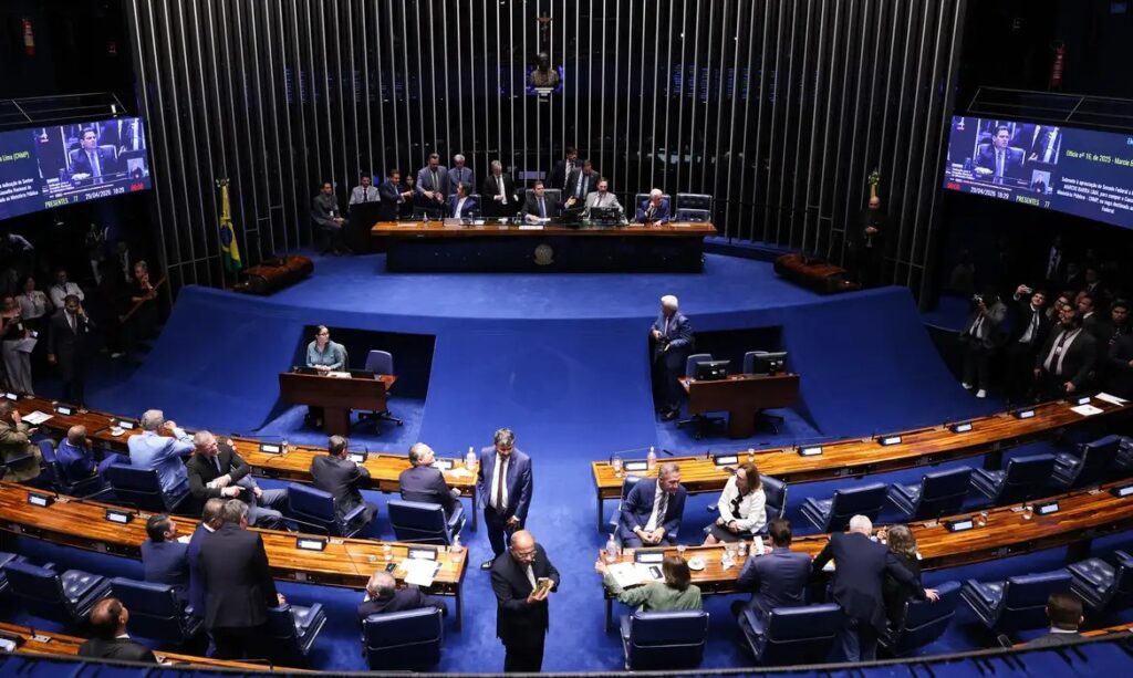 Alcolumbre trava tramitação da PEC do fim da escala 6×1