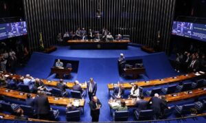 Alcolumbre trava tramitação da PEC do fim da escala 6×1