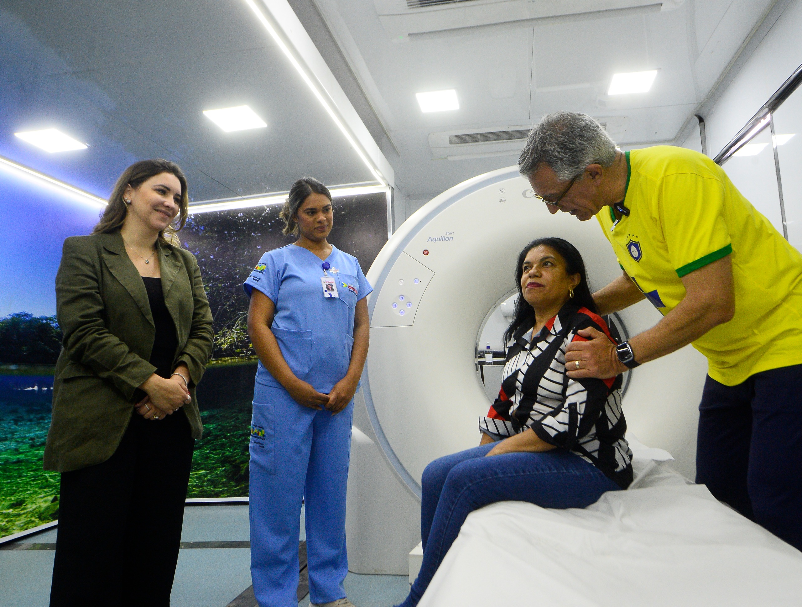 Carreta do Agora Tem Especialistas leva exames ao HRC