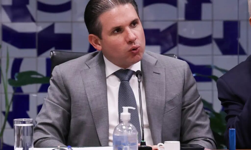 Motta convoca líderes para votar fim da escala 6×1