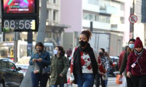 Massa de ar frio derruba temperaturas no Sul e mantém alerta para chuvas no Sudeste