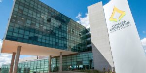 Deputados distritais extinguem jornada 6x1 de terceirizados